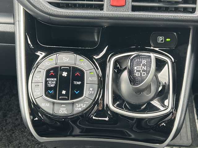 トヨタ ヴォクシー ハイブリッド ZS 煌Ⅲ 三重県 2021(令3)年 5万km ブラック 純正10型ナビ /純正後席モニター /バックカメラ /ビルトインETC /前後ドライブレコーダー/コーナーセンサー /前席シートヒーター /両側パワースライドドア/クルーズコントロール/レーンキープアシスト/衝突軽減ブレーキ/革巻きステアリング/ステアリングスイッチ/USB給電 /ウォークスルー /純正フロアマット/LEDヘッドライト/オートハイビーム /スペアキー /電動格納ミラー/禁煙車
