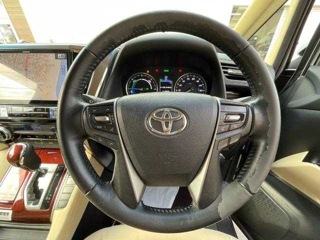 トヨタ アルファードハイブリット X 岩手県 2016(平28)年 11.7万km シルバーM 社外ナビ　Ｂｌｕｅｔｏｏｔｈ／ＣＤ／ＤＶＤ／フルセグＴＶ　/バックカメラ　/レーダークルーズコントロール　/４ＷＤ　/片側パワースライドドア　/前方ドライブレコーダー　/ＥＴＣ　/ＡＶＨ　/二列目オットマン　/エンスタ