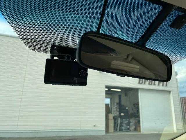 トヨタ アルファードハイブリット X 岩手県 2016(平28)年 11.7万km シルバーM 社外ナビ　Ｂｌｕｅｔｏｏｔｈ／ＣＤ／ＤＶＤ／フルセグＴＶ　/バックカメラ　/レーダークルーズコントロール　/４ＷＤ　/片側パワースライドドア　/前方ドライブレコーダー　/ＥＴＣ　/ＡＶＨ　/二列目オットマン　/エンスタ