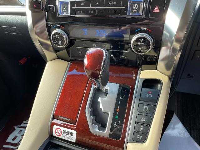 トヨタ アルファードハイブリット X 岩手県 2016(平28)年 11.7万km シルバーM 社外ナビ　Ｂｌｕｅｔｏｏｔｈ／ＣＤ／ＤＶＤ／フルセグＴＶ　/バックカメラ　/レーダークルーズコントロール　/４ＷＤ　/片側パワースライドドア　/前方ドライブレコーダー　/ＥＴＣ　/ＡＶＨ　/二列目オットマン　/エンスタ