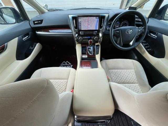 トヨタ アルファードハイブリット X 岩手県 2016(平28)年 11.7万km シルバーM 社外ナビ　Ｂｌｕｅｔｏｏｔｈ／ＣＤ／ＤＶＤ／フルセグＴＶ　/バックカメラ　/レーダークルーズコントロール　/４ＷＤ　/片側パワースライドドア　/前方ドライブレコーダー　/ＥＴＣ　/ＡＶＨ　/二列目オットマン　/エンスタ
