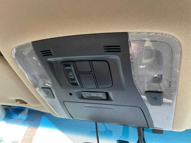 トヨタ アルファードハイブリット X 岩手県 2016(平28)年 11.7万km シルバーM 社外ナビ　Ｂｌｕｅｔｏｏｔｈ／ＣＤ／ＤＶＤ／フルセグＴＶ　/バックカメラ　/レーダークルーズコントロール　/４ＷＤ　/片側パワースライドドア　/前方ドライブレコーダー　/ＥＴＣ　/ＡＶＨ　/二列目オットマン　/エンスタ