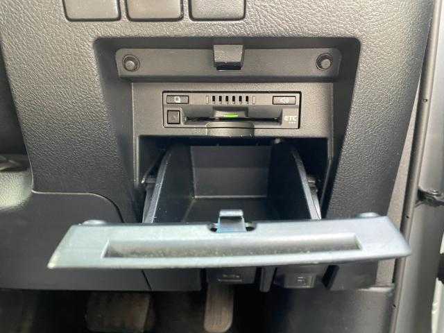 トヨタ アルファードハイブリット X 岩手県 2016(平28)年 11.7万km シルバーM 社外ナビ　Ｂｌｕｅｔｏｏｔｈ／ＣＤ／ＤＶＤ／フルセグＴＶ　/バックカメラ　/レーダークルーズコントロール　/４ＷＤ　/片側パワースライドドア　/前方ドライブレコーダー　/ＥＴＣ　/ＡＶＨ　/二列目オットマン　/エンスタ