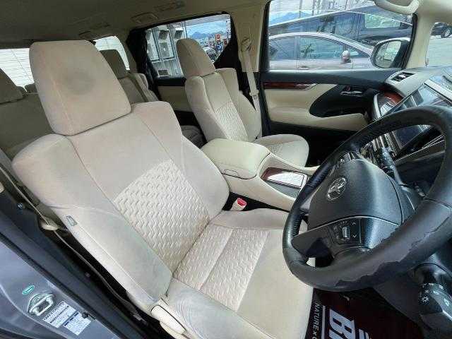 トヨタ アルファードハイブリット X 岩手県 2016(平28)年 11.7万km シルバーM 社外ナビ　Ｂｌｕｅｔｏｏｔｈ／ＣＤ／ＤＶＤ／フルセグＴＶ　/バックカメラ　/レーダークルーズコントロール　/４ＷＤ　/片側パワースライドドア　/前方ドライブレコーダー　/ＥＴＣ　/ＡＶＨ　/二列目オットマン　/エンスタ