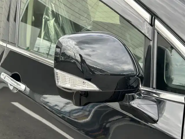 日産 エルグランド 250HWS プレミアム アーバンクロム 福岡県 2022(令4)年 2.7万km 黒 純正10型SDナビ(フルセグTV/CD/DVD/BT)アラウンドビューカメラフリップダウンモニターブラインドスポットコーナーセンサー電動パワスラクルコンドラレコETCデジタルインナーミラーシートヒーターUSB冷蔵庫純正フロアマット純正LED純正アルミホイールプッシュスタートスマートキー