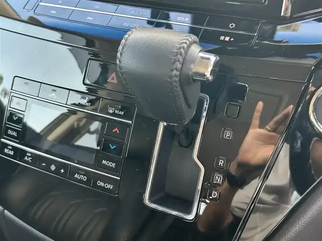 日産 エルグランド 250HWS プレミアム アーバンクロム 福岡県 2022(令4)年 2.7万km 黒 純正10型SDナビ(フルセグTV/CD/DVD/BT)アラウンドビューカメラフリップダウンモニターブラインドスポットコーナーセンサー電動パワスラクルコンドラレコETCデジタルインナーミラーシートヒーターUSB冷蔵庫純正フロアマット純正LED純正アルミホイールプッシュスタートスマートキー