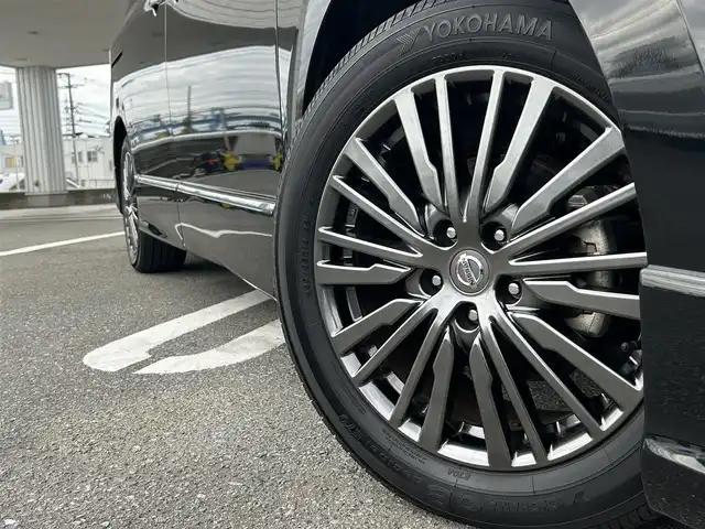 日産 エルグランド 250HWS プレミアム アーバンクロム 福岡県 2022(令4)年 2.7万km 黒 純正10型SDナビ(フルセグTV/CD/DVD/BT)アラウンドビューカメラフリップダウンモニターブラインドスポットコーナーセンサー電動パワスラクルコンドラレコETCデジタルインナーミラーシートヒーターUSB冷蔵庫純正フロアマット純正LED純正アルミホイールプッシュスタートスマートキー