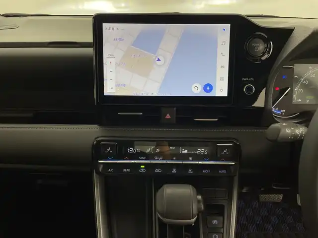 トヨタ ノア ハイブリッド S－Z 鹿児島県 2025(令7)年 0.7万km ホワイトパールクリスタルシャイン ワンオーナー　/トヨタセーフティセンス　/純正１０．５インチディスプレイオーディオ　/バックカメラ　/ビルドインＥＴＣ　/ユニバーサルステップ　/オートホールド　/オートマチックハイビーム　/オートライト/電子パーキング/LEDヘッドライト/LEDフォグライト/プッシュスタートボタン/スマートキー