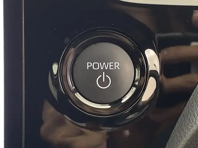 トヨタ ノア ハイブリッド S－Z 鹿児島県 2025(令7)年 0.7万km ホワイトパールクリスタルシャイン ワンオーナー　/トヨタセーフティセンス　/純正１０．５インチディスプレイオーディオ　/バックカメラ　/ビルドインＥＴＣ　/ユニバーサルステップ　/オートホールド　/オートマチックハイビーム　/オートライト/電子パーキング/LEDヘッドライト/LEDフォグライト/プッシュスタートボタン/スマートキー