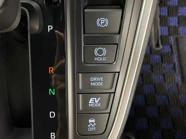 トヨタ ノア ハイブリッド S－Z 鹿児島県 2025(令7)年 0.7万km ホワイトパールクリスタルシャイン ワンオーナー　/トヨタセーフティセンス　/純正１０．５インチディスプレイオーディオ　/バックカメラ　/ビルドインＥＴＣ　/ユニバーサルステップ　/オートホールド　/オートマチックハイビーム　/オートライト/電子パーキング/LEDヘッドライト/LEDフォグライト/プッシュスタートボタン/スマートキー