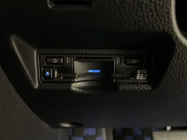 トヨタ ノア ハイブリッド S－Z 鹿児島県 2025(令7)年 0.7万km ホワイトパールクリスタルシャイン ワンオーナー　/トヨタセーフティセンス　/純正１０．５インチディスプレイオーディオ　/バックカメラ　/ビルドインＥＴＣ　/ユニバーサルステップ　/オートホールド　/オートマチックハイビーム　/オートライト/電子パーキング/LEDヘッドライト/LEDフォグライト/プッシュスタートボタン/スマートキー