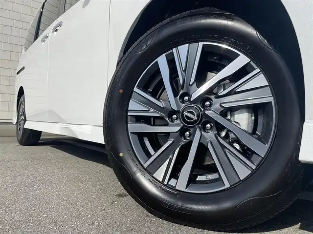 日産 セレナ e－パワー ハイウェイスター V 福岡県 2025(令7)年 0.1千km プリズムホワイト 登録済み未使用車純正12.3インチディスプレイナビ(フルセグTV・HDMI)アラウンドビューモニターフリップダウンモニタープロパイロットエマージェンシーブレーキBSM両側パワスラ前後ドラレコ/ビルトインETCデジタルインナーミラー純正LED・ホイールスマートキープッシュスタートワイヤレス充電SOSコール未使用車