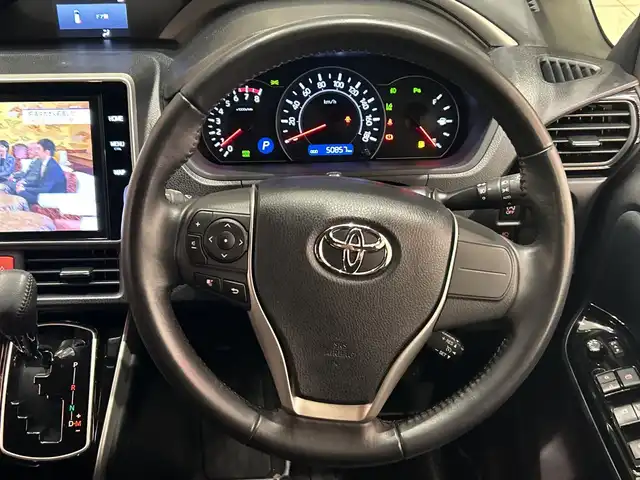 トヨタ ヴォクシー ZS 煌Ⅱ 埼玉県 2019(平31)年 5.1万km ブラック トヨタセーフティセンス/フリップダウンモニター/純正10インチSDナビ/　　CD/DVD/BT/USB/フルセグ/HDMI/バックカメラ/両側パワースライドドア/LEDオートライト/クルーズコントロール/コーナーセンサー/スマートキー2本/ビルトインETC2.0