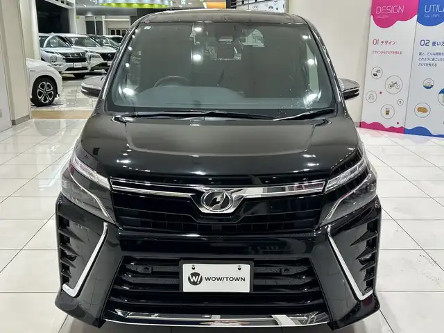 トヨタ ヴォクシー ZS 煌Ⅱ 埼玉県 2019(平31)年 5.1万km ブラック トヨタセーフティセンス/フリップダウンモニター/純正10インチSDナビ/　　CD/DVD/BT/USB/フルセグ/HDMI/バックカメラ/両側パワースライドドア/LEDオートライト/クルーズコントロール/コーナーセンサー/スマートキー2本/ビルトインETC2.0