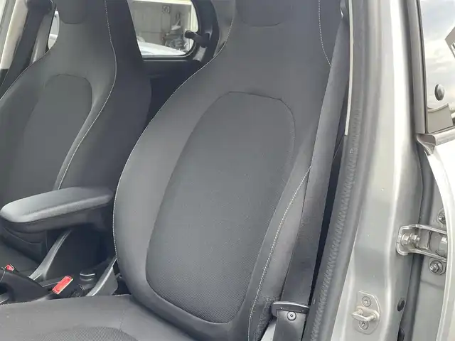 スマート ＭＣＣ スマート フォーフォー パッション 静岡県 2017(平29)年 5.1万km シルバー 軽減ブレーキアラーム/15インチアルミホイール/autoライト/クルーズコントロール/シートヒーター/アイドリングストップ/前後ドライブレコーダー/キーレス/ETC