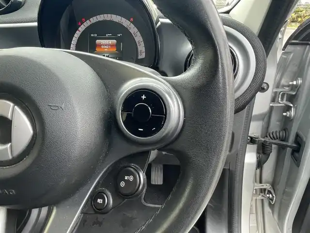 スマート ＭＣＣ スマート フォーフォー パッション 静岡県 2017(平29)年 5.1万km シルバー 軽減ブレーキアラーム/15インチアルミホイール/autoライト/クルーズコントロール/シートヒーター/アイドリングストップ/前後ドライブレコーダー/キーレス/ETC