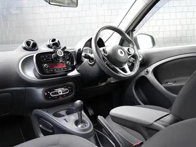 スマート ＭＣＣ スマート フォーフォー パッション 静岡県 2017(平29)年 5.1万km シルバー 軽減ブレーキアラーム/15インチアルミホイール/autoライト/クルーズコントロール/シートヒーター/アイドリングストップ/前後ドライブレコーダー/キーレス/ETC