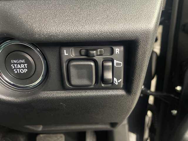 スズキ ジムニー ノマド FC 埼玉県 2025(令7)年 0.1千km 黒 登録済未使用車　/クルーズコントロール　/ダウンヒルアシストコントロール　/レーンキープアシスト　/コーナーセンサー　/アイドリングストップ　/盗難防止措置　/衝突軽減ブレーキ　/ヒーデットミラー　/ＬＥＤヘッドライト/フォグランプ/ドアバイザー/革巻きハンドル/ウインカーミラー/プッシュスタート/スマートキー