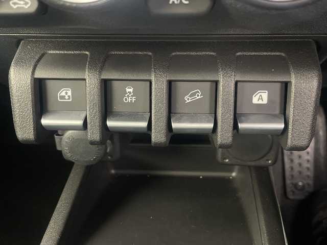 スズキ ジムニー ノマド FC 埼玉県 2025(令7)年 0.1千km 黒 登録済未使用車　/クルーズコントロール　/ダウンヒルアシストコントロール　/レーンキープアシスト　/コーナーセンサー　/アイドリングストップ　/盗難防止措置　/衝突軽減ブレーキ　/ヒーデットミラー　/ＬＥＤヘッドライト/フォグランプ/ドアバイザー/革巻きハンドル/ウインカーミラー/プッシュスタート/スマートキー