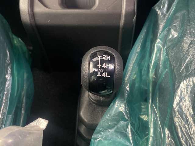 スズキ ジムニー ノマド FC 埼玉県 2025(令7)年 0.1千km 黒 登録済未使用車　/クルーズコントロール　/ダウンヒルアシストコントロール　/レーンキープアシスト　/コーナーセンサー　/アイドリングストップ　/盗難防止措置　/衝突軽減ブレーキ　/ヒーデットミラー　/ＬＥＤヘッドライト/フォグランプ/ドアバイザー/革巻きハンドル/ウインカーミラー/プッシュスタート/スマートキー