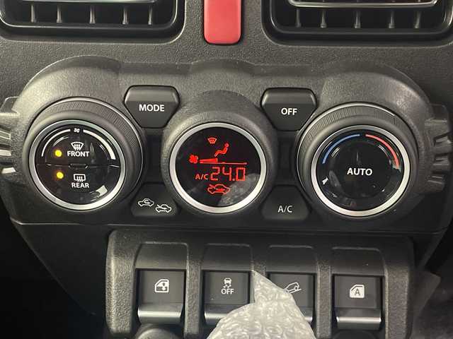 スズキ ジムニー ノマド FC 埼玉県 2025(令7)年 0.1千km 黒 登録済未使用車　/クルーズコントロール　/ダウンヒルアシストコントロール　/レーンキープアシスト　/コーナーセンサー　/アイドリングストップ　/盗難防止措置　/衝突軽減ブレーキ　/ヒーデットミラー　/ＬＥＤヘッドライト/フォグランプ/ドアバイザー/革巻きハンドル/ウインカーミラー/プッシュスタート/スマートキー