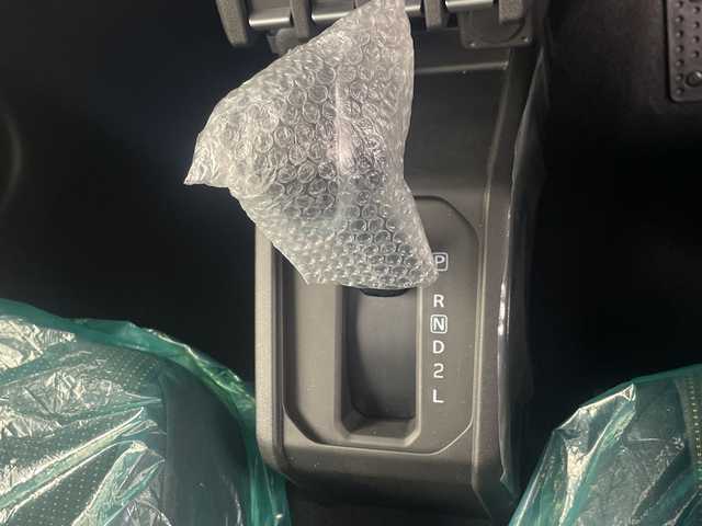 スズキ ジムニー ノマド FC 埼玉県 2025(令7)年 0.1千km 黒 登録済未使用車　/クルーズコントロール　/ダウンヒルアシストコントロール　/レーンキープアシスト　/コーナーセンサー　/アイドリングストップ　/盗難防止措置　/衝突軽減ブレーキ　/ヒーデットミラー　/ＬＥＤヘッドライト/フォグランプ/ドアバイザー/革巻きハンドル/ウインカーミラー/プッシュスタート/スマートキー