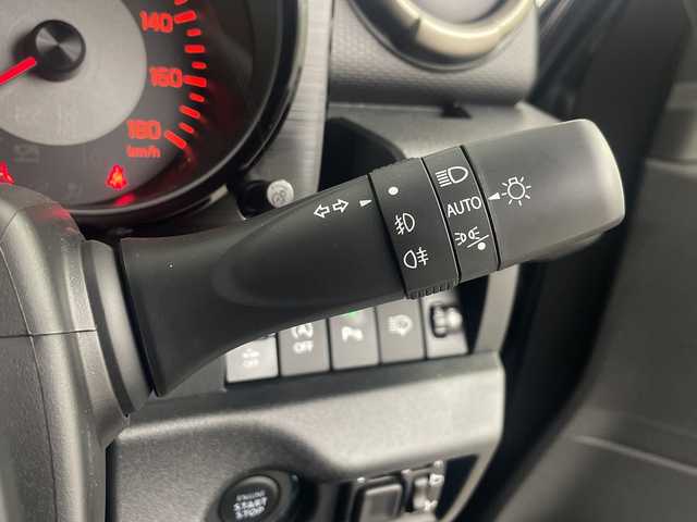 スズキ ジムニー ノマド FC 埼玉県 2025(令7)年 0.1千km 黒 登録済未使用車　/クルーズコントロール　/ダウンヒルアシストコントロール　/レーンキープアシスト　/コーナーセンサー　/アイドリングストップ　/盗難防止措置　/衝突軽減ブレーキ　/ヒーデットミラー　/ＬＥＤヘッドライト/フォグランプ/ドアバイザー/革巻きハンドル/ウインカーミラー/プッシュスタート/スマートキー