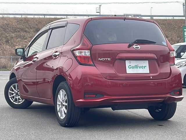 日産 ノート X FOUR 青森県 2018(平30)年 6.5万km ガーネットレッド ・4WD/・衝突軽減ブレーキ/・レーンキープアシスト/・社外ナビ/・バックカメラ/・ドライブレコーダー/・ETC/・プッシュスタート/・スマートキー