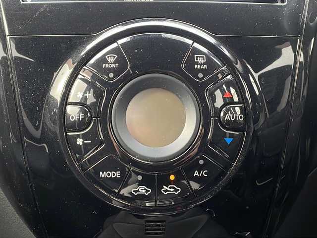 日産 ノート X FOUR 青森県 2018(平30)年 6.5万km ガーネットレッド ・4WD/・衝突軽減ブレーキ/・レーンキープアシスト/・社外ナビ/・バックカメラ/・ドライブレコーダー/・ETC/・プッシュスタート/・スマートキー