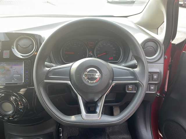 日産 ノート X FOUR 青森県 2018(平30)年 6.5万km ガーネットレッド ・4WD/・衝突軽減ブレーキ/・レーンキープアシスト/・社外ナビ/・バックカメラ/・ドライブレコーダー/・ETC/・プッシュスタート/・スマートキー