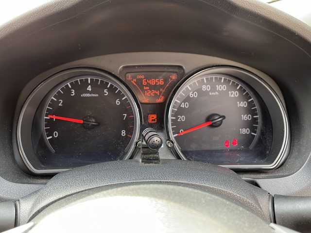 日産 ノート X FOUR 青森県 2018(平30)年 6.5万km ガーネットレッド ・4WD/・衝突軽減ブレーキ/・レーンキープアシスト/・社外ナビ/・バックカメラ/・ドライブレコーダー/・ETC/・プッシュスタート/・スマートキー