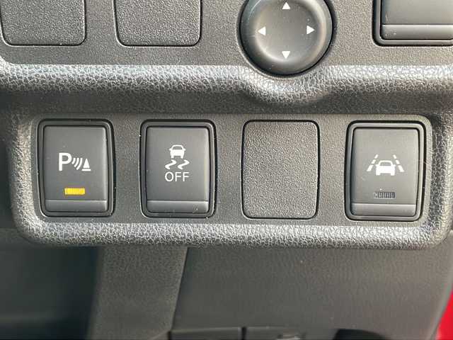 日産 ノート X FOUR 青森県 2018(平30)年 6.5万km ガーネットレッド ・4WD/・衝突軽減ブレーキ/・レーンキープアシスト/・社外ナビ/・バックカメラ/・ドライブレコーダー/・ETC/・プッシュスタート/・スマートキー