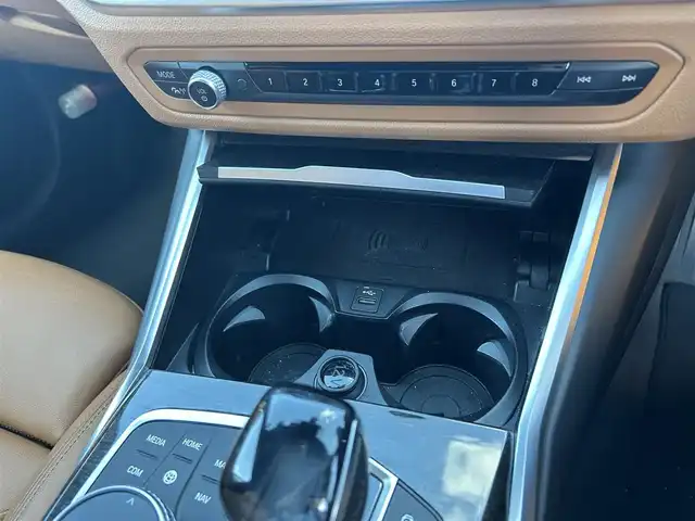 ＢＭＷ ３２０ｄ xDrive ツーリング Mスポーツ 滋賀県 2021(令3)年 2.6万km 白 クルーズコントロール（追従アリ）/BTオーディオ/ナビ/全方位カメラ/USB入力端子/ETC2.0/ドライブレコーダー/茶レザーシート/パワーシート（D/N）/シートヒーター（D/N）/メモリー付パワーシート（D）/LEDヘッドライト/オートライト/パワーテールゲート/純正フロアマット/純正アルミ