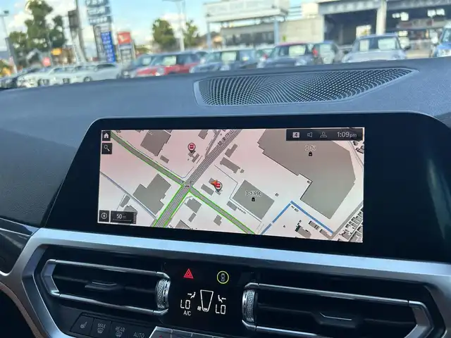 ＢＭＷ ３２０ｄ xDrive ツーリング Mスポーツ 滋賀県 2021(令3)年 2.6万km 白 クルーズコントロール（追従アリ）/BTオーディオ/ナビ/全方位カメラ/USB入力端子/ETC2.0/ドライブレコーダー/茶レザーシート/パワーシート（D/N）/シートヒーター（D/N）/メモリー付パワーシート（D）/LEDヘッドライト/オートライト/パワーテールゲート/純正フロアマット/純正アルミ