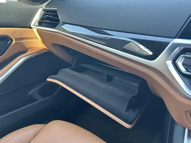 ＢＭＷ ３２０ｄ xDrive ツーリング Mスポーツ 滋賀県 2021(令3)年 2.6万km 白 クルーズコントロール（追従アリ）/BTオーディオ/ナビ/全方位カメラ/USB入力端子/ETC2.0/ドライブレコーダー/茶レザーシート/パワーシート（D/N）/シートヒーター（D/N）/メモリー付パワーシート（D）/LEDヘッドライト/オートライト/パワーテールゲート/純正フロアマット/純正アルミ