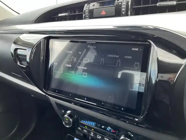 トヨタ ハイラックス Z 鳥取県 2021(令3)年 2.7万km アティチュードブラックマイカ ４WD　ターボ車/社外9型ナビ/フルセグ/DVD/CD/BT/USB/フロント/サイド/バックカメラ/前後ドライブレコ＾ダー・ETC/２インチリフトアップ/フロントバンパーガード/GIギアサイドステップ/SUXONサイドに本出しマフラー/GRハードトノカバー/純正荷台内カバー/TRD　GRマットフラップ/RAYS１７インチアルミホイール/Monstaホワイトレターブロックタイヤ/社外オーバーフェンダー/リヤヒッチメンバー/レザー調シートカバー/社外コンビハンドル・社外シフトノブ/トヨタセーフティセンス/レーダークルーズコントロール/レーンキープアシスト/LEDヘットライト/プッシュエンジンスタート/フロアマット/ドアバイザー/保証書・取扱説明書