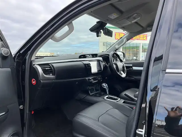 トヨタ ハイラックス Z 鳥取県 2021(令3)年 2.7万km アティチュードブラックマイカ ４WD　ターボ車/社外9型ナビ/フルセグ/DVD/CD/BT/USB/フロント/サイド/バックカメラ/前後ドライブレコ＾ダー・ETC/２インチリフトアップ/フロントバンパーガード/GIギアサイドステップ/SUXONサイドに本出しマフラー/GRハードトノカバー/純正荷台内カバー/TRD　GRマットフラップ/RAYS１７インチアルミホイール/Monstaホワイトレターブロックタイヤ/社外オーバーフェンダー/リヤヒッチメンバー/レザー調シートカバー/社外コンビハンドル・社外シフトノブ/トヨタセーフティセンス/レーダークルーズコントロール/レーンキープアシスト/LEDヘットライト/プッシュエンジンスタート/フロアマット/ドアバイザー/保証書・取扱説明書