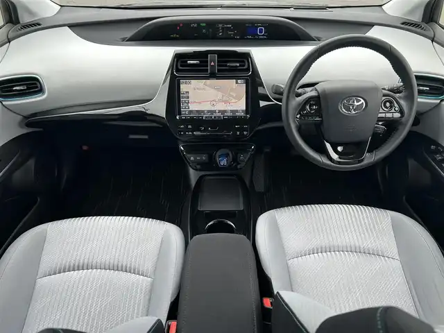 トヨタ プリウス A 群馬県 2019(平31)年 7万km 黒 社外エアロ/アルパイン製ナビ/　(AM/FM/BT/CD/DVD/TV/SD/HDMI)/バックカメラ/トヨタセーフティーセンス/プリクラッシュセーフティー/レーンディパーチャーアラート/クリアランスソナー/パーキングサポートブレーキ/インテリジェントパーキングアシストシステム/レーダークルーズコントロール/ブラインドスポットモニター/ヘッドアップディスプレイ/ふらつき検知機能/ETC/社外ダウンサス/純正フロアマット/純正ドアバイザー/AUTOライト/AUTOハイビーム/D側パワーシート