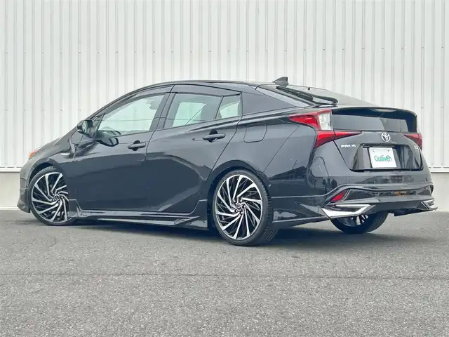 トヨタ プリウス A 群馬県 2019(平31)年 7万km 黒 社外エアロ/アルパイン製ナビ/　(AM/FM/BT/CD/DVD/TV/SD/HDMI)/バックカメラ/トヨタセーフティーセンス/プリクラッシュセーフティー/レーンディパーチャーアラート/クリアランスソナー/パーキングサポートブレーキ/インテリジェントパーキングアシストシステム/レーダークルーズコントロール/ブラインドスポットモニター/ヘッドアップディスプレイ/ふらつき検知機能/ETC/社外ダウンサス/純正フロアマット/純正ドアバイザー/AUTOライト/AUTOハイビーム/D側パワーシート