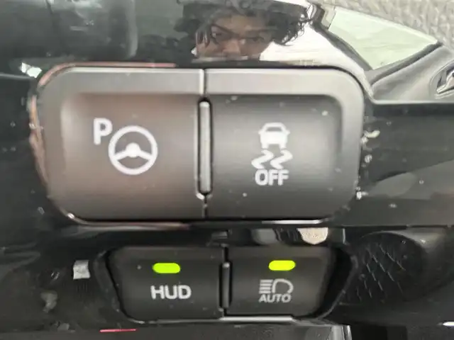 トヨタ プリウス A 群馬県 2019(平31)年 7万km 黒 社外エアロ/アルパイン製ナビ/　(AM/FM/BT/CD/DVD/TV/SD/HDMI)/バックカメラ/トヨタセーフティーセンス/プリクラッシュセーフティー/レーンディパーチャーアラート/クリアランスソナー/パーキングサポートブレーキ/インテリジェントパーキングアシストシステム/レーダークルーズコントロール/ブラインドスポットモニター/ヘッドアップディスプレイ/ふらつき検知機能/ETC/社外ダウンサス/純正フロアマット/純正ドアバイザー/AUTOライト/AUTOハイビーム/D側パワーシート