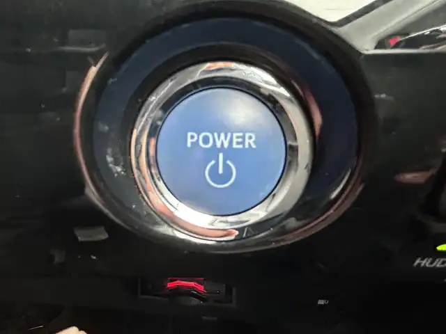 トヨタ プリウス A 群馬県 2019(平31)年 7万km 黒 社外エアロ/アルパイン製ナビ/　(AM/FM/BT/CD/DVD/TV/SD/HDMI)/バックカメラ/トヨタセーフティーセンス/プリクラッシュセーフティー/レーンディパーチャーアラート/クリアランスソナー/パーキングサポートブレーキ/インテリジェントパーキングアシストシステム/レーダークルーズコントロール/ブラインドスポットモニター/ヘッドアップディスプレイ/ふらつき検知機能/ETC/社外ダウンサス/純正フロアマット/純正ドアバイザー/AUTOライト/AUTOハイビーム/D側パワーシート