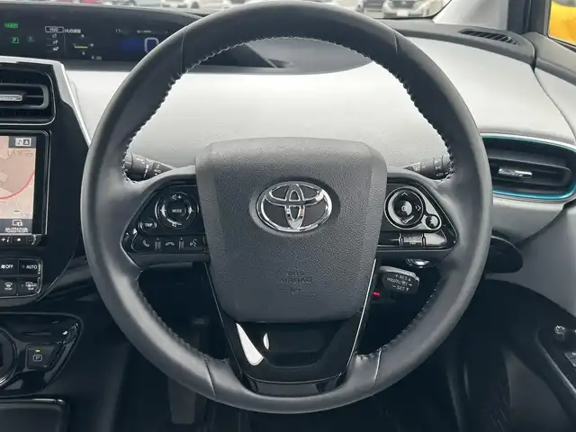 トヨタ プリウス A 群馬県 2019(平31)年 7万km 黒 社外エアロ/アルパイン製ナビ/　(AM/FM/BT/CD/DVD/TV/SD/HDMI)/バックカメラ/トヨタセーフティーセンス/プリクラッシュセーフティー/レーンディパーチャーアラート/クリアランスソナー/パーキングサポートブレーキ/インテリジェントパーキングアシストシステム/レーダークルーズコントロール/ブラインドスポットモニター/ヘッドアップディスプレイ/ふらつき検知機能/ETC/社外ダウンサス/純正フロアマット/純正ドアバイザー/AUTOライト/AUTOハイビーム/D側パワーシート