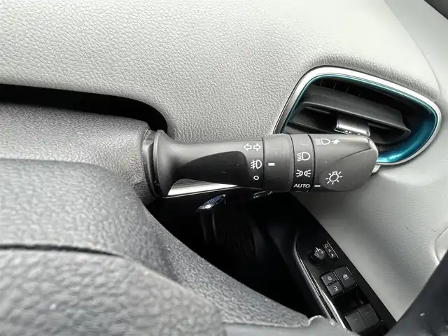 トヨタ プリウス A 群馬県 2019(平31)年 7万km 黒 社外エアロ/アルパイン製ナビ/　(AM/FM/BT/CD/DVD/TV/SD/HDMI)/バックカメラ/トヨタセーフティーセンス/プリクラッシュセーフティー/レーンディパーチャーアラート/クリアランスソナー/パーキングサポートブレーキ/インテリジェントパーキングアシストシステム/レーダークルーズコントロール/ブラインドスポットモニター/ヘッドアップディスプレイ/ふらつき検知機能/ETC/社外ダウンサス/純正フロアマット/純正ドアバイザー/AUTOライト/AUTOハイビーム/D側パワーシート