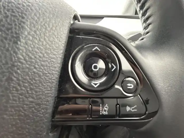 トヨタ プリウス A 群馬県 2019(平31)年 7万km 黒 社外エアロ/アルパイン製ナビ/　(AM/FM/BT/CD/DVD/TV/SD/HDMI)/バックカメラ/トヨタセーフティーセンス/プリクラッシュセーフティー/レーンディパーチャーアラート/クリアランスソナー/パーキングサポートブレーキ/インテリジェントパーキングアシストシステム/レーダークルーズコントロール/ブラインドスポットモニター/ヘッドアップディスプレイ/ふらつき検知機能/ETC/社外ダウンサス/純正フロアマット/純正ドアバイザー/AUTOライト/AUTOハイビーム/D側パワーシート