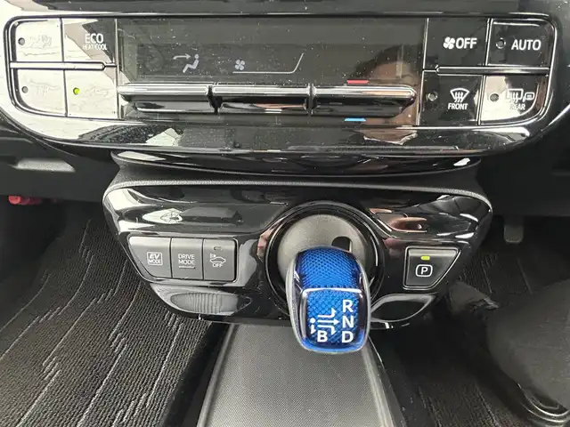 トヨタ プリウス A 群馬県 2019(平31)年 7万km 黒 社外エアロ/アルパイン製ナビ/　(AM/FM/BT/CD/DVD/TV/SD/HDMI)/バックカメラ/トヨタセーフティーセンス/プリクラッシュセーフティー/レーンディパーチャーアラート/クリアランスソナー/パーキングサポートブレーキ/インテリジェントパーキングアシストシステム/レーダークルーズコントロール/ブラインドスポットモニター/ヘッドアップディスプレイ/ふらつき検知機能/ETC/社外ダウンサス/純正フロアマット/純正ドアバイザー/AUTOライト/AUTOハイビーム/D側パワーシート