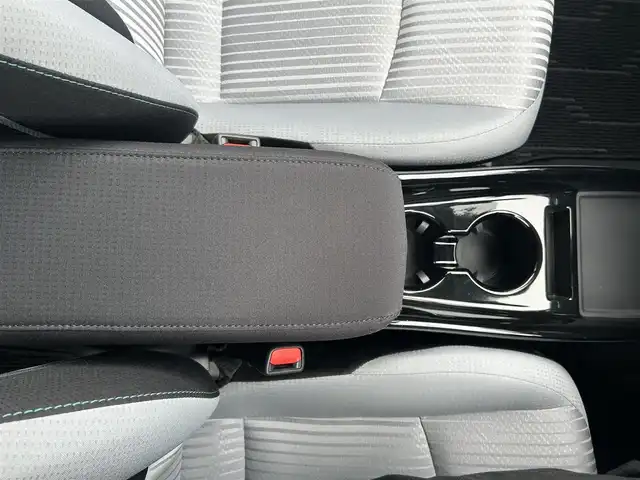 トヨタ プリウス A 群馬県 2019(平31)年 7万km 黒 社外エアロ/アルパイン製ナビ/　(AM/FM/BT/CD/DVD/TV/SD/HDMI)/バックカメラ/トヨタセーフティーセンス/プリクラッシュセーフティー/レーンディパーチャーアラート/クリアランスソナー/パーキングサポートブレーキ/インテリジェントパーキングアシストシステム/レーダークルーズコントロール/ブラインドスポットモニター/ヘッドアップディスプレイ/ふらつき検知機能/ETC/社外ダウンサス/純正フロアマット/純正ドアバイザー/AUTOライト/AUTOハイビーム/D側パワーシート