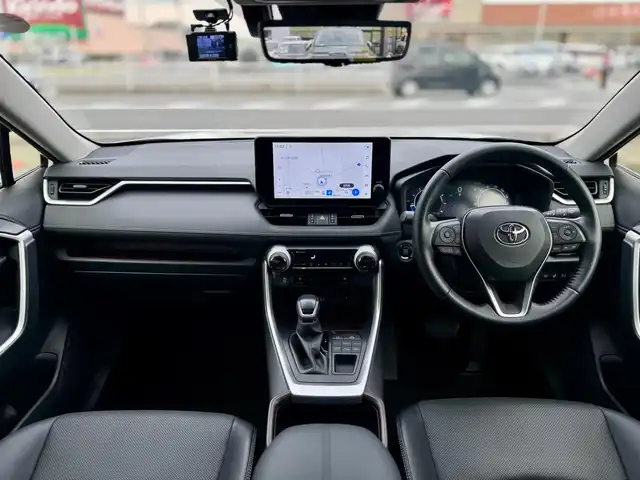 トヨタ ＲＡＶ４ G 滋賀県 2023(令5)年 6.5万km プラチナホワイトパールマイカ ワンオーナー/4WD/純正9インチディスプレイオーディオ /　T-Connectナビ フルセグ Bluetooth appleCarPlay/パノラミックビューモニター/デジタルインナーミラー/TZドライブレコーダー前後/パワーバックドア/ナビ連動ビルトインETC2.0/パーキングサポートブレーキ/ブラインドスポットモニター/レザーシート（ブラック）/Toyota Safety Sense/プリクラッシュセーフティ/レーントレーシングアシスト/レーダークルーズコントロール /オートマチックハイビーム/先行車発進告知機能/ステアリングヒーター/ナノイーX/ヒルスタートアシストコントロール/純正フロアマット/純正ドアバイザー/純正18インチアルミ/スマートキー×2/プッシュスタート/取扱説明書/保証書/