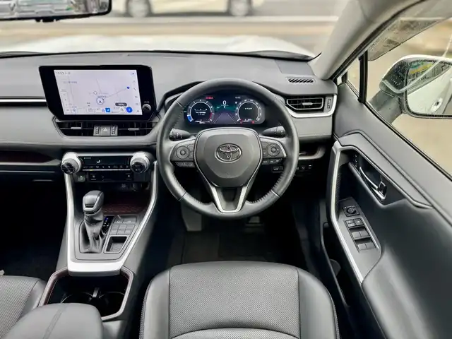 トヨタ ＲＡＶ４ G 滋賀県 2023(令5)年 6.5万km プラチナホワイトパールマイカ ワンオーナー/4WD/純正9インチディスプレイオーディオ /　T-Connectナビ フルセグ Bluetooth appleCarPlay/パノラミックビューモニター/デジタルインナーミラー/TZドライブレコーダー前後/パワーバックドア/ナビ連動ビルトインETC2.0/パーキングサポートブレーキ/ブラインドスポットモニター/レザーシート（ブラック）/Toyota Safety Sense/プリクラッシュセーフティ/レーントレーシングアシスト/レーダークルーズコントロール /オートマチックハイビーム/先行車発進告知機能/ステアリングヒーター/ナノイーX/ヒルスタートアシストコントロール/純正フロアマット/純正ドアバイザー/純正18インチアルミ/スマートキー×2/プッシュスタート/取扱説明書/保証書/