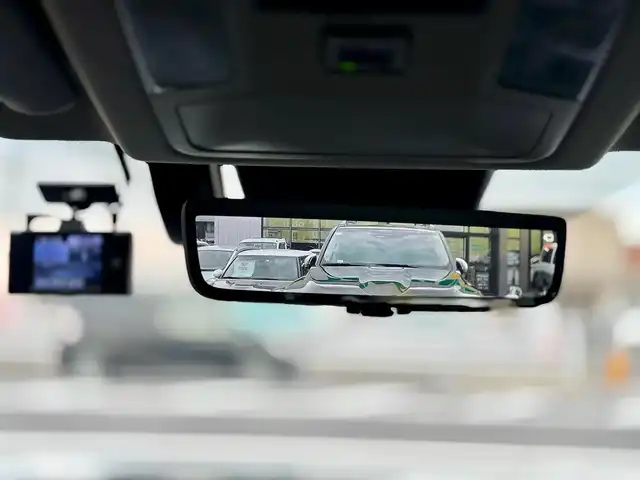 トヨタ ＲＡＶ４ G 滋賀県 2023(令5)年 6.5万km プラチナホワイトパールマイカ ワンオーナー/4WD/純正9インチディスプレイオーディオ /　T-Connectナビ フルセグ Bluetooth appleCarPlay/パノラミックビューモニター/デジタルインナーミラー/TZドライブレコーダー前後/パワーバックドア/ナビ連動ビルトインETC2.0/パーキングサポートブレーキ/ブラインドスポットモニター/レザーシート（ブラック）/Toyota Safety Sense/プリクラッシュセーフティ/レーントレーシングアシスト/レーダークルーズコントロール /オートマチックハイビーム/先行車発進告知機能/ステアリングヒーター/ナノイーX/ヒルスタートアシストコントロール/純正フロアマット/純正ドアバイザー/純正18インチアルミ/スマートキー×2/プッシュスタート/取扱説明書/保証書/