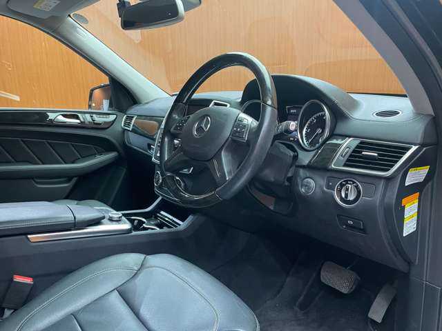 メルセデス・ベンツ ＧＬ３５０ ブルーテック 4MATIC レザー エクスクルーシブ 千葉県 2015(平27)年 7.1万km オブシディアンブラック パノラマＳＲ　/黒革シート　/ＡＣＣ　/ナビ　/ＴＶ　/３６０°Ｂｌｕｅｔｏｏｔｈ接続　/シートヒーター　/電動リアゲート　/ＨＩＤライト　/アクティブパーキング　/衝突軽減Ｂ　/ＢＳＭ　/ＬＫＡ　/ＥＴＣ　/ドラレコ　/ＥＴＣ